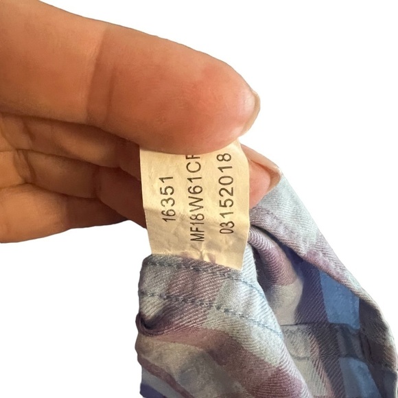 🌺PETER MILLAR Men's Button Up Shirt Size Large Lavender / Blue Long Sleeve L🌺 - Picture 4 of 6